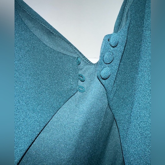 Formal dress - Picture 3 of 7